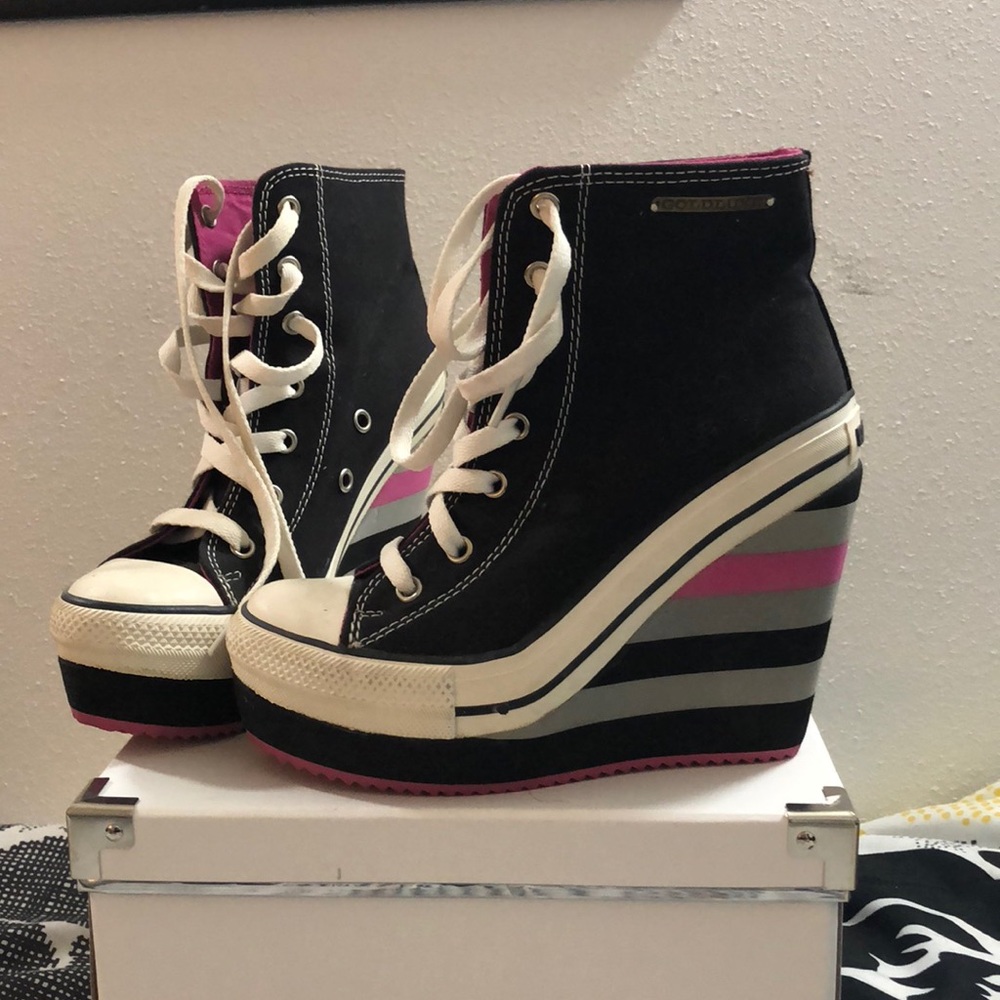 Platform sneakers
